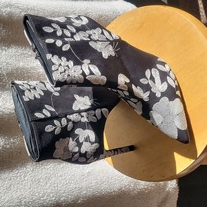 Zara brand new! Beautiful heels booties.